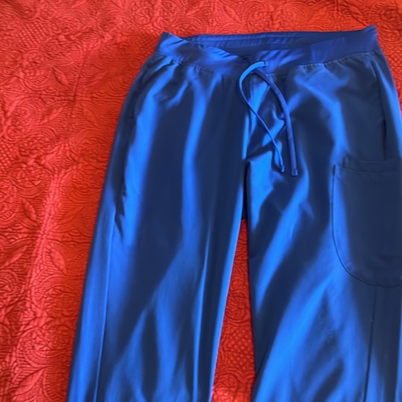 Mandala Royal Blue scrub set, smoke free home - Picture 5 of 7